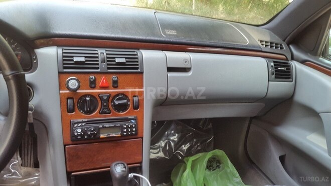 Mercedes E 230 1997, 303,000 km - 2.3 l - Bakı