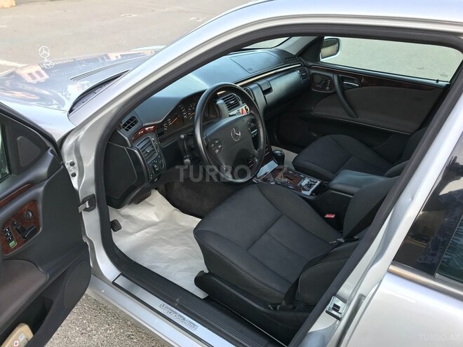 Mercedes E 240 2000, 175,500 km - 2.6 л - Bakı