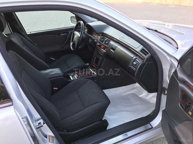 Mercedes E 240 2000, 175,500 km - 2.6 л - Bakı