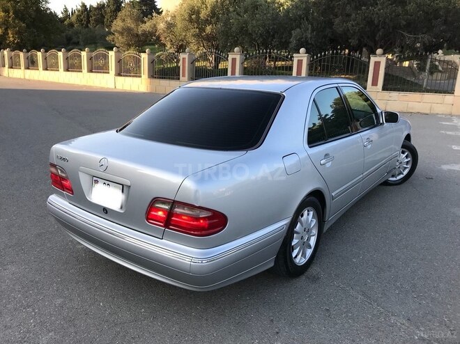 Mercedes E 240 2000, 175,500 km - 2.6 л - Bakı