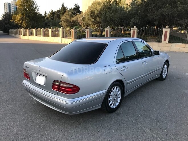 Mercedes E 240 2000, 175,500 km - 2.6 л - Bakı