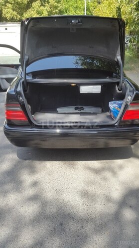 Mercedes E 230 1997, 303,000 km - 2.3 l - Bakı