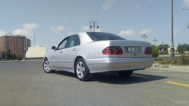 Mercedes E 270 2001, 245,985 km - 2.7 л - Bakı