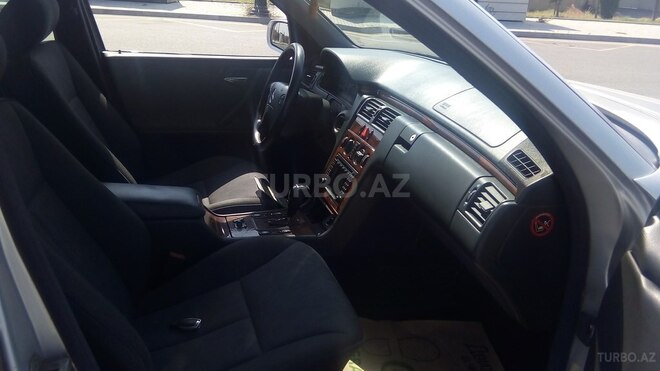 Mercedes E 270 2001, 245,985 km - 2.7 л - Bakı