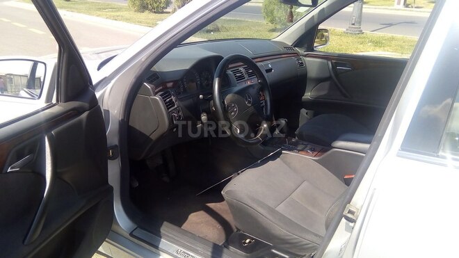Mercedes E 270 2001, 245,985 km - 2.7 л - Bakı