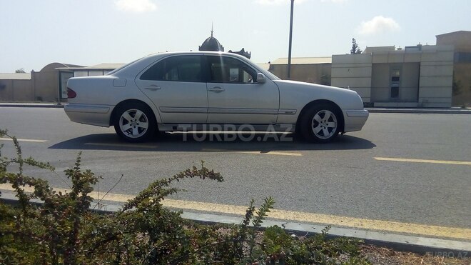 Mercedes E 270 2001, 245,985 km - 2.7 л - Bakı