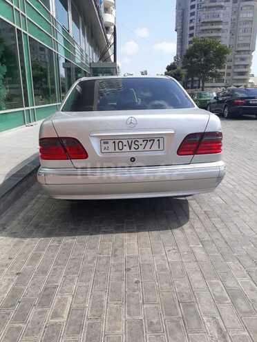 Mercedes E 320 2001, 290,000 km - 3.2 l - Bakı