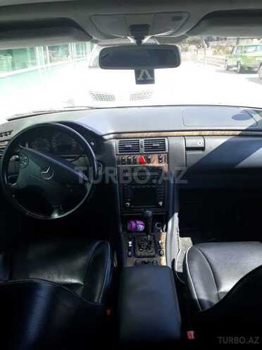 Mercedes E 320 2001, 290,000 km - 3.2 l - Bakı
