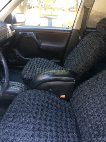 Volkswagen Golf 1993, 302,000 km - 1.8 l - Bakı
