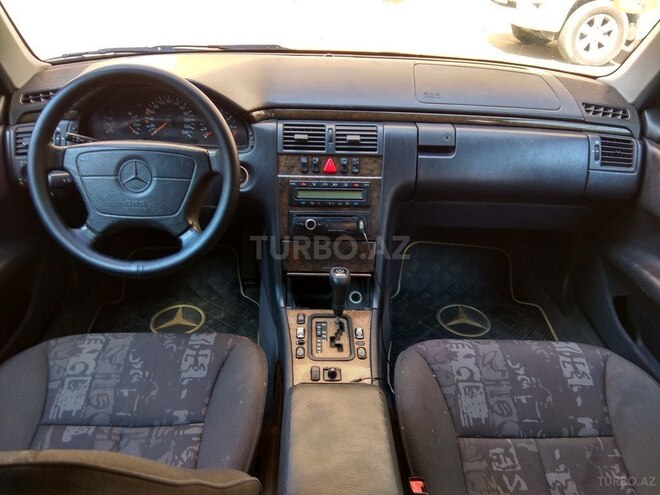 Mercedes E 240 1998, 280,856 km - 2.6 l - Bakı
