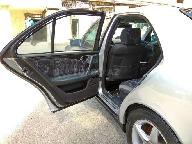 Mercedes E 240 1998, 280,856 km - 2.6 l - Bakı