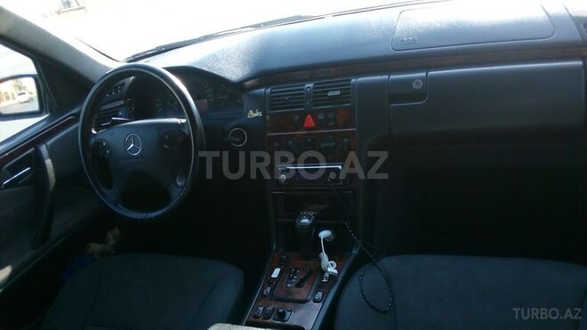 Mercedes E 220 2000, 35,243 km - 2.2 l - Bakı