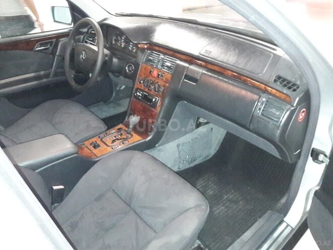 Mercedes E 220 1999, 213,127 km - 2.2 l - Gəncə