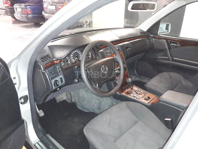 Mercedes E 220 1999, 213,127 km - 2.2 l - Gəncə