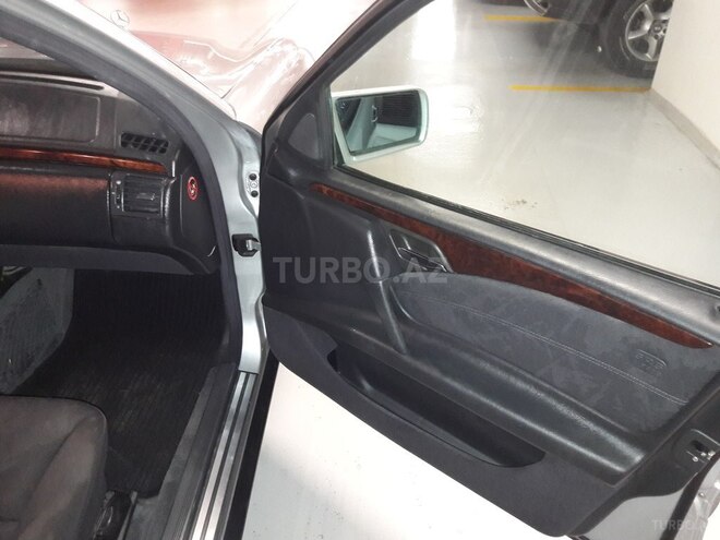Mercedes E 220 1999, 213,127 km - 2.2 l - Gəncə