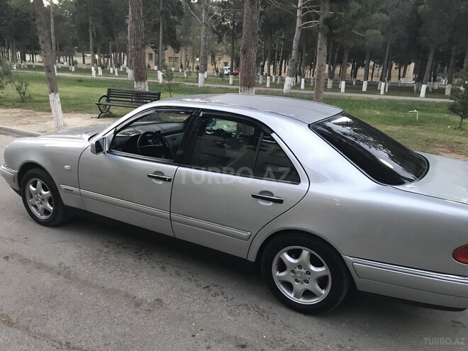 Mercedes E 230 1997, 327,000 km - 2.3 l - Sumqayıt