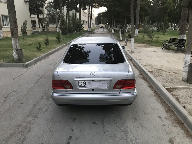 Mercedes E 230 1997, 327,000 km - 2.3 l - Sumqayıt
