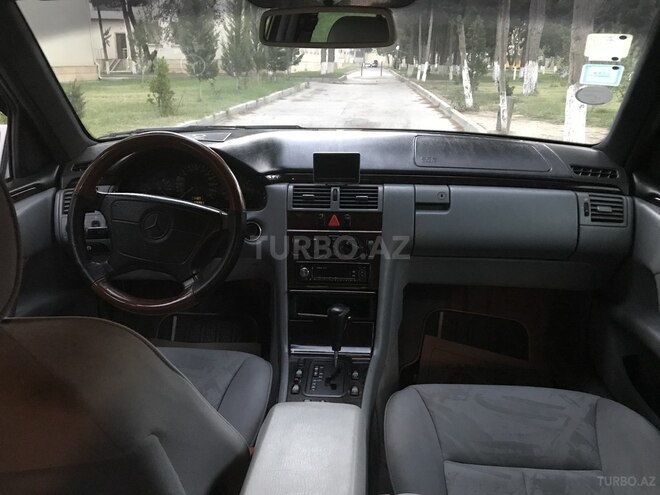 Mercedes E 230 1997, 327,000 km - 2.3 l - Sumqayıt