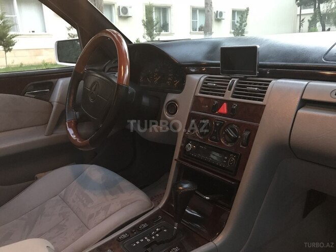 Mercedes E 230 1997, 327,000 km - 2.3 l - Sumqayıt
