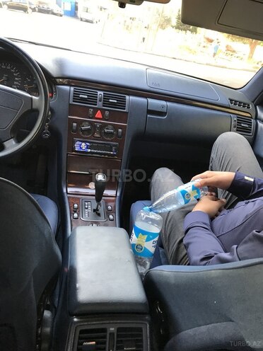 Mercedes E 220 1997, 344,000 km - 2.2 l - Bakı