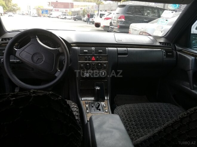 Mercedes E 240 1998, 316,000 km - 2.6 л - Bərdə