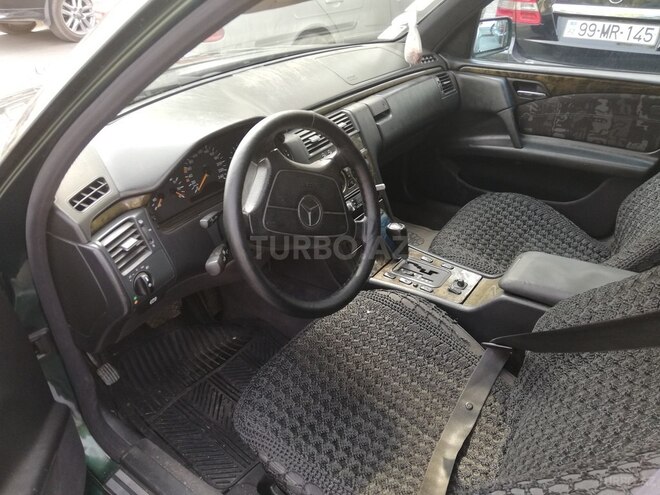 Mercedes E 240 1998, 316,000 km - 2.6 л - Bərdə