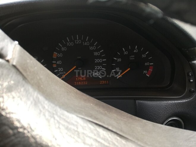 Mercedes E 240 1998, 316,000 km - 2.6 л - Bərdə