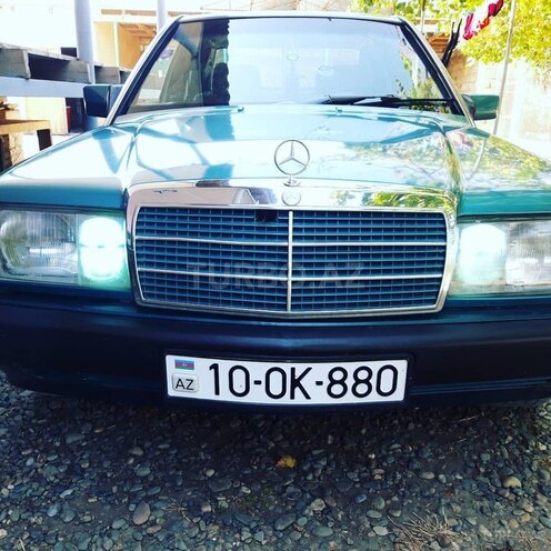 Mercedes 190 1990, 250,000 km - 2.0 l - Yevlax