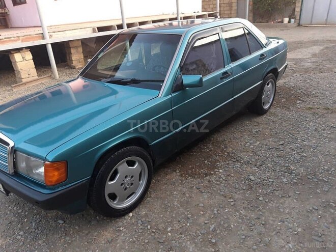 Mercedes 190 1990, 250,000 km - 2.0 l - Yevlax