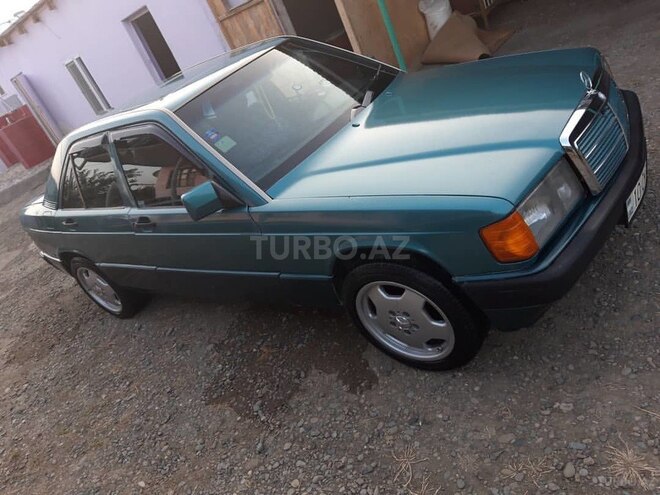Mercedes 190 1990, 250,000 km - 2.0 l - Yevlax