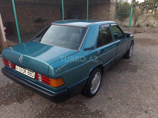 Mercedes 190 1990, 250,000 km - 2.0 l - Yevlax
