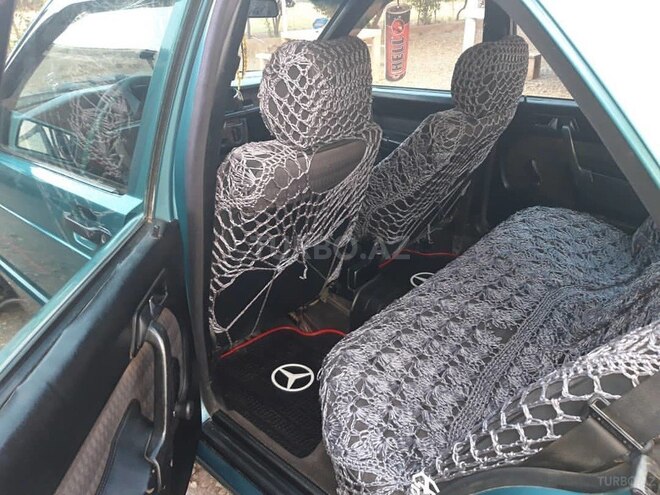 Mercedes 190 1990, 250,000 km - 2.0 l - Yevlax