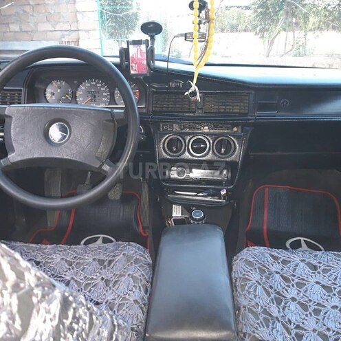 Mercedes 190 1990, 250,000 km - 2.0 l - Yevlax