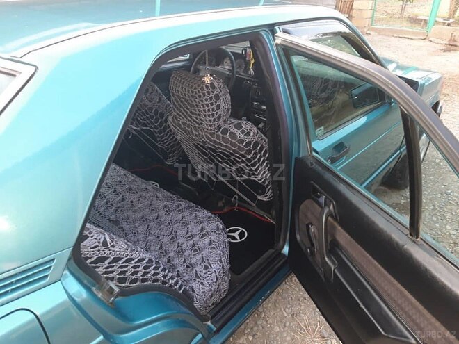 Mercedes 190 1990, 250,000 km - 2.0 l - Yevlax