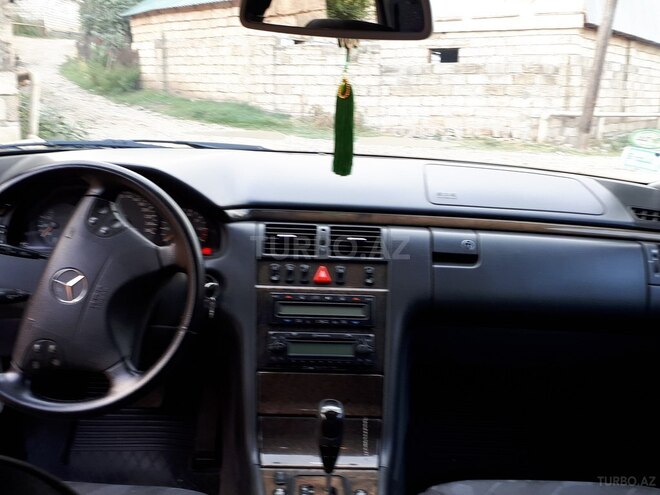 Mercedes E 240 2000, 228,500 km - 2.6 l - Liman