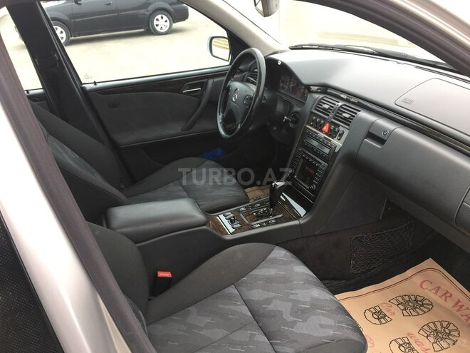 Mercedes E 240 2000, 240,000 km - 2.6 l - Bakı