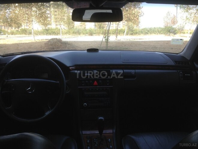 Mercedes E 240 2002, 217,500 km - 2.6 l - Xırdalan