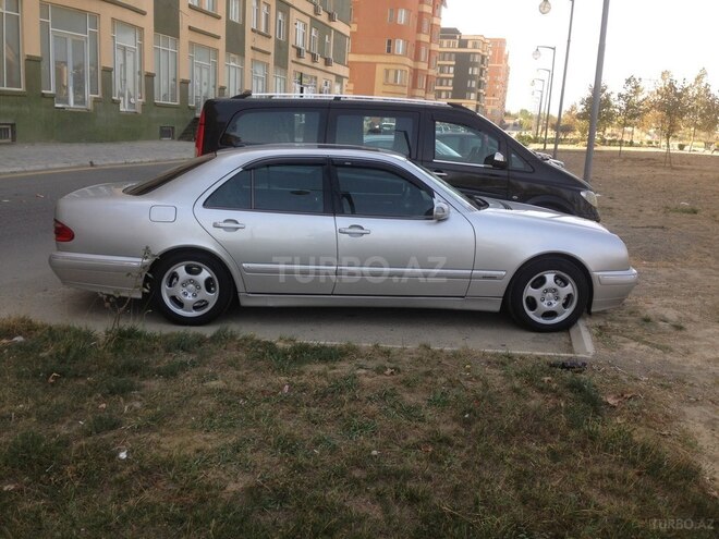 Mercedes E 240 2002, 217,500 km - 2.6 l - Xırdalan