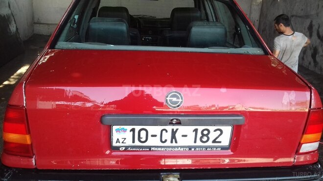 Opel Omega 1988, 350,000 km - 1.2 l - Gəncə