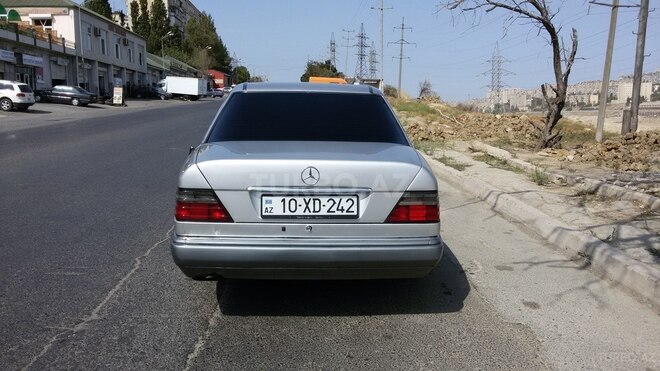 Mercedes E 220 1993, 231,421 km - 2.2 l - Bakı