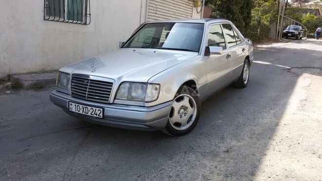 Mercedes E 220 1993, 231,421 km - 2.2 l - Bakı