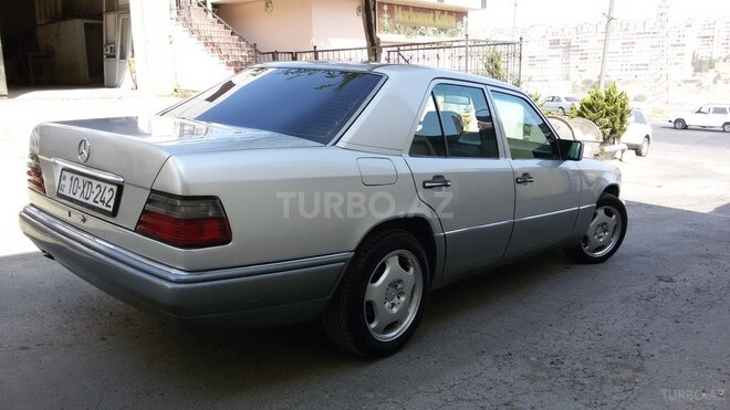 Mercedes E 220 1993, 231,421 km - 2.2 l - Bakı