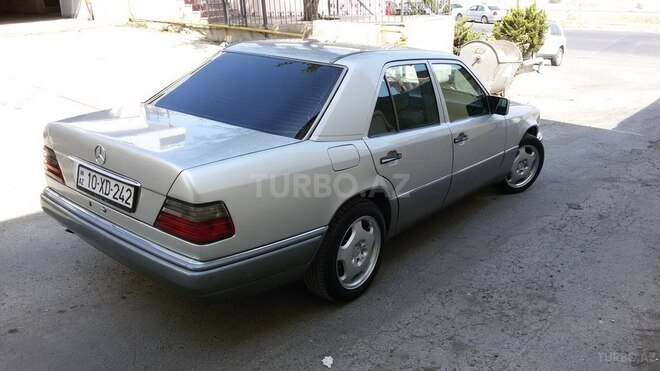 Mercedes E 220 1993, 231,421 km - 2.2 l - Bakı