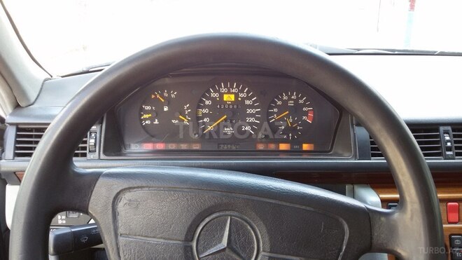 Mercedes E 220 1993, 231,421 km - 2.2 l - Bakı