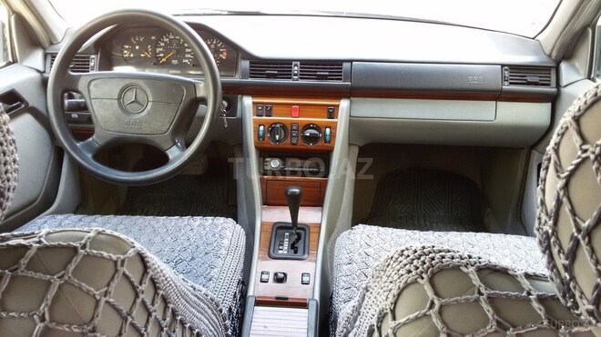 Mercedes E 220 1993, 231,421 km - 2.2 l - Bakı