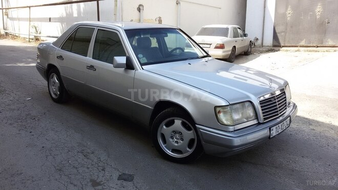 Mercedes E 220 1993, 231,421 km - 2.2 l - Bakı