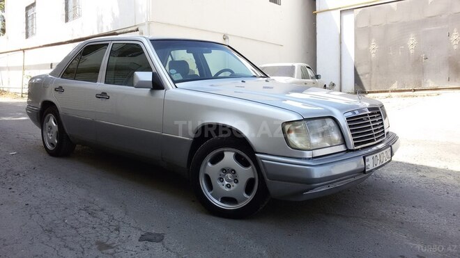 Mercedes E 220 1993, 231,421 km - 2.2 l - Bakı
