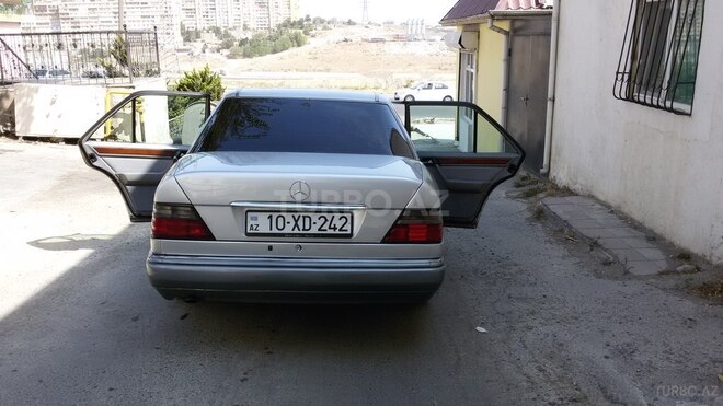 Mercedes E 220 1993, 231,421 km - 2.2 l - Bakı