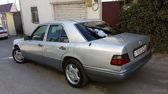 Mercedes E 220 1993, 231,421 km - 2.2 l - Bakı