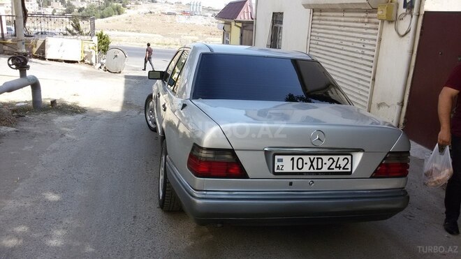 Mercedes E 220 1993, 231,421 km - 2.2 l - Bakı